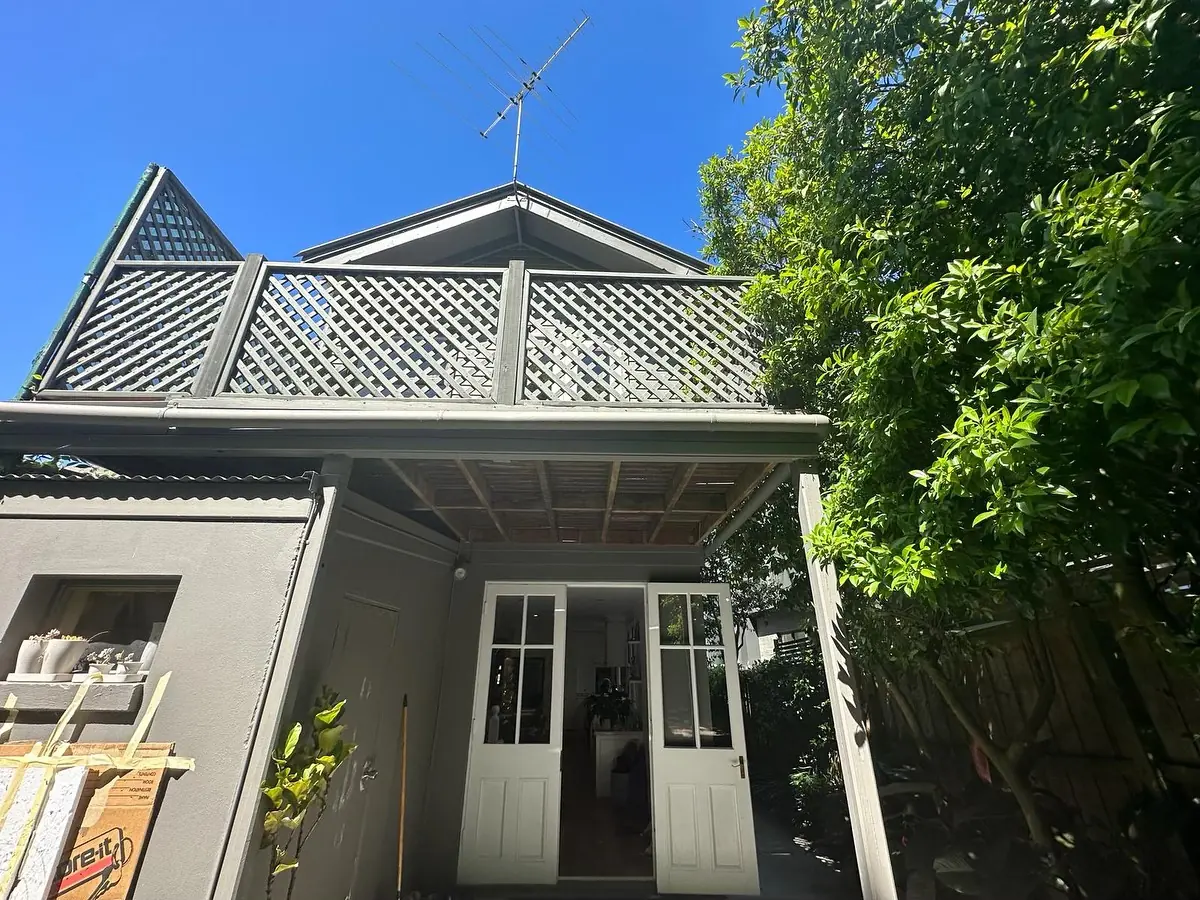 Original exterior before the balcony renovation