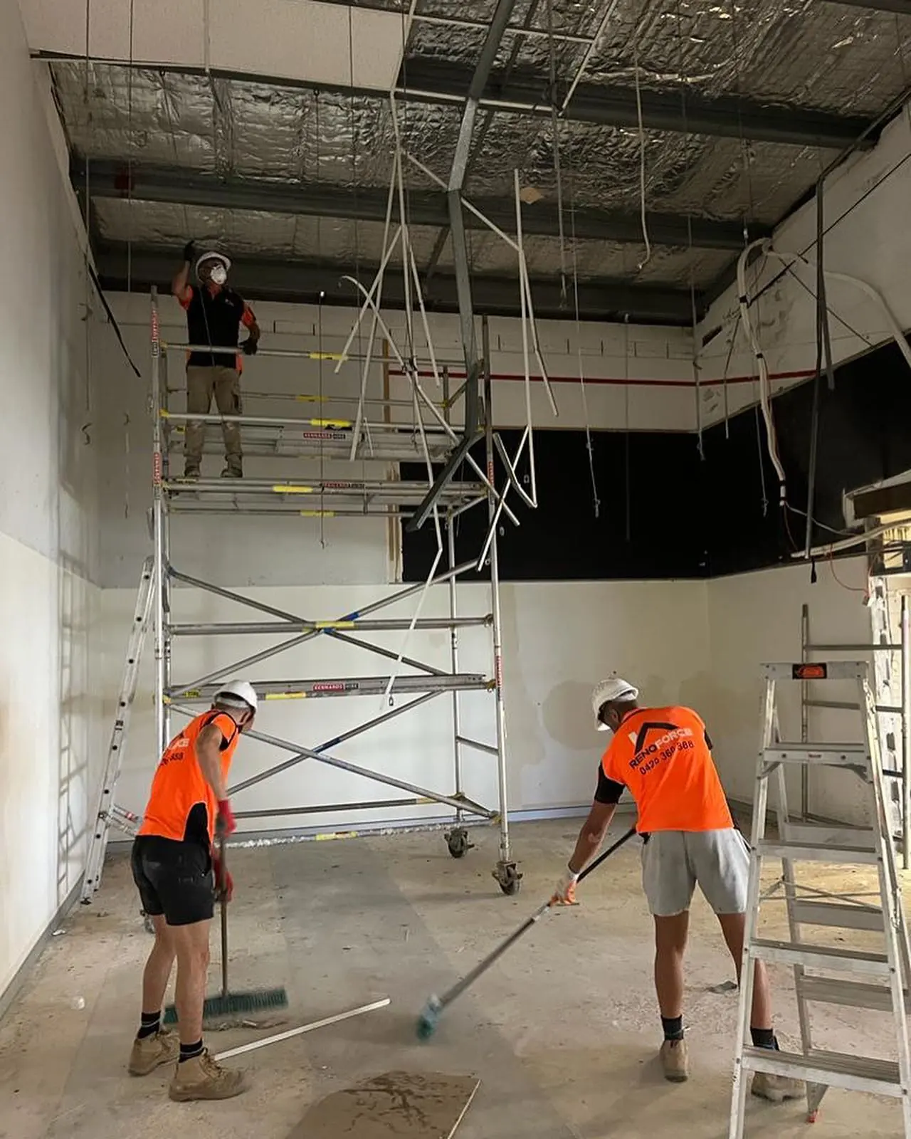 Renoforce team carrying out an office stripout