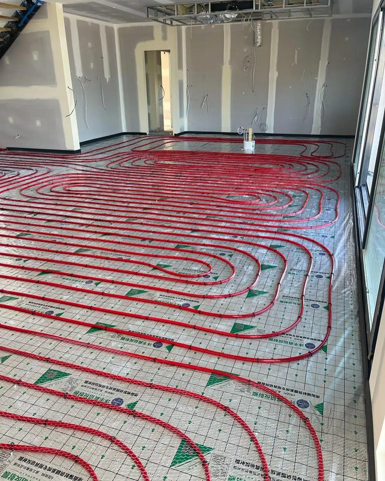 Floor heating pipes prepared before screeding