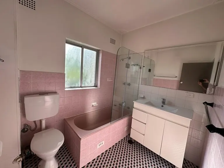 Original pink bathroom before the Manly renovation